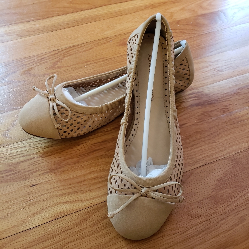 Adrienne Vittadini Flat Heel Shoes Size 6.5